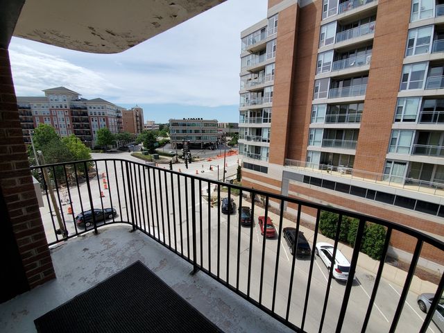 659 S River Road 5C, Des Plaines, IL 60016