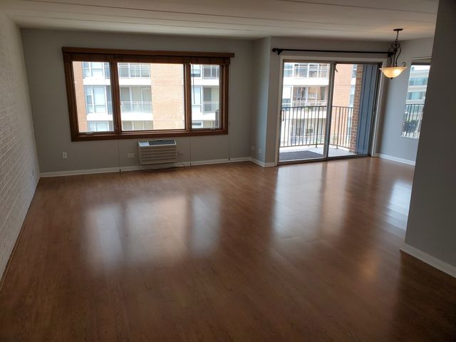 659 S River Road 5C, Des Plaines, IL 60016