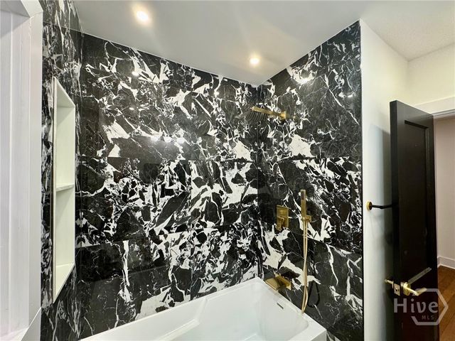 407 E 58th Street, Savannah, GA 31405