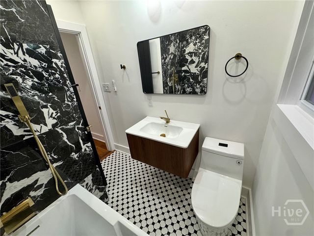 407 E 58th Street, Savannah, GA 31405