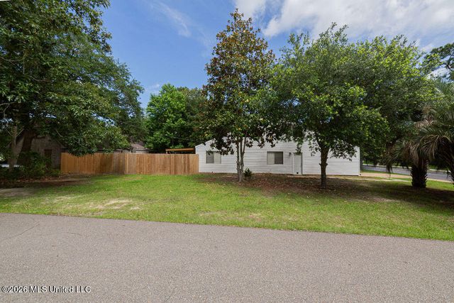 5420 Diamondhead Drive, Diamondhead, MS 39525