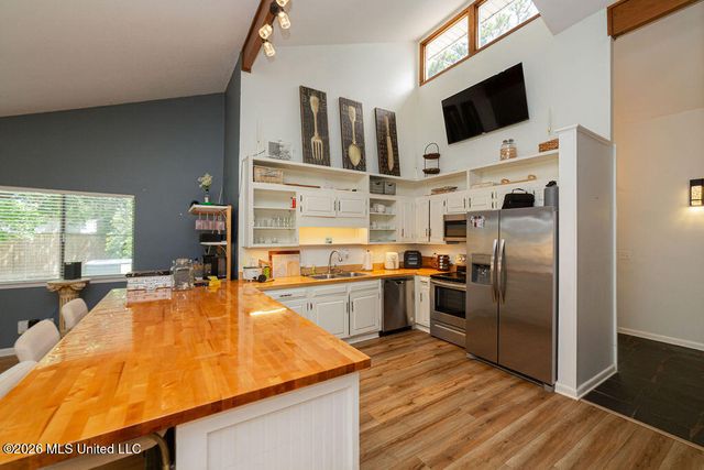 5420 Diamondhead Drive, Diamondhead, MS 39525
