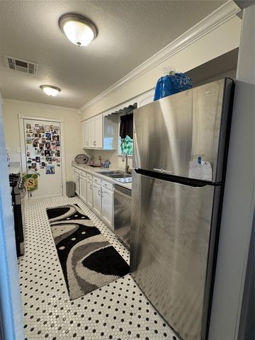 302 West Drive, Kemah, TX 77565