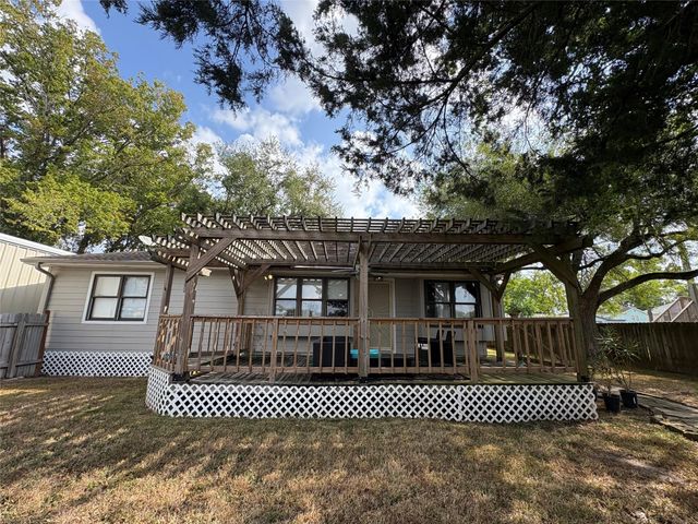 302 West Drive, Kemah, TX 77565