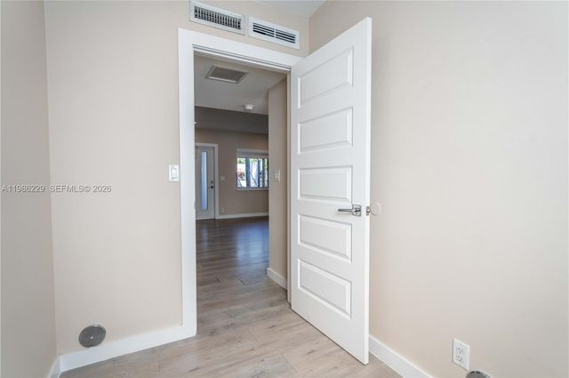 2400 NE 26th St 1, Fort Lauderdale, FL 33305