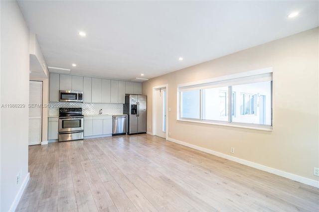 2400 NE 26th St 1, Fort Lauderdale, FL 33305