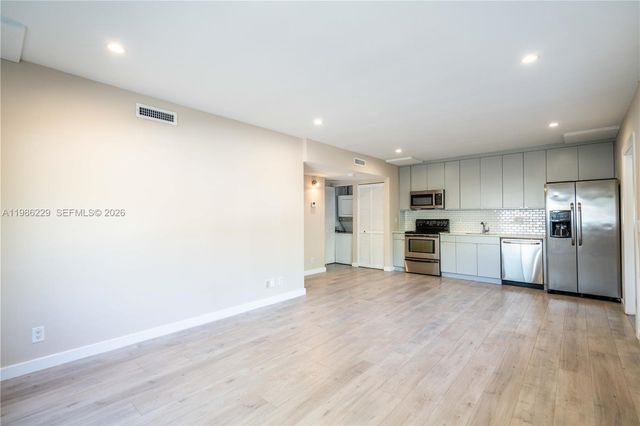 2400 NE 26th St 1, Fort Lauderdale, FL 33305