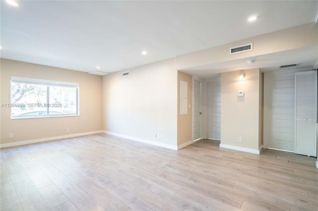 2400 NE 26th St 1, Fort Lauderdale, FL 33305