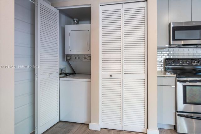 2400 NE 26th St 1, Fort Lauderdale, FL 33305