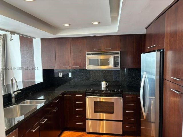 400 S Pointe Dr 2105, Miami Beach, FL 33139