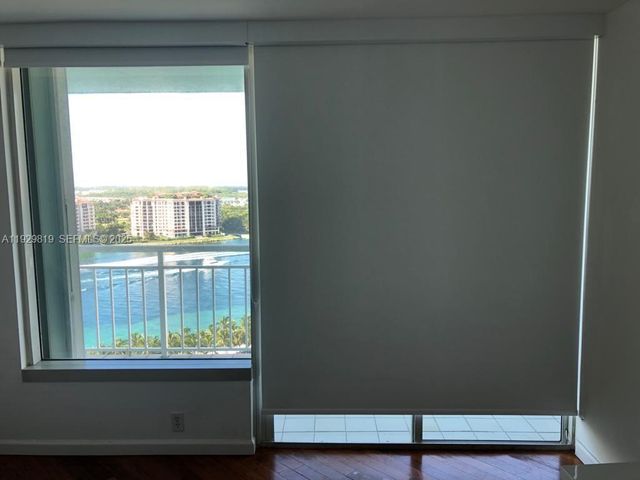400 S Pointe Dr 2105, Miami Beach, FL 33139