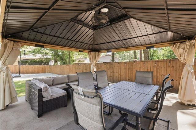 2660 Woodcliff Drive E, Mobile, AL 36693