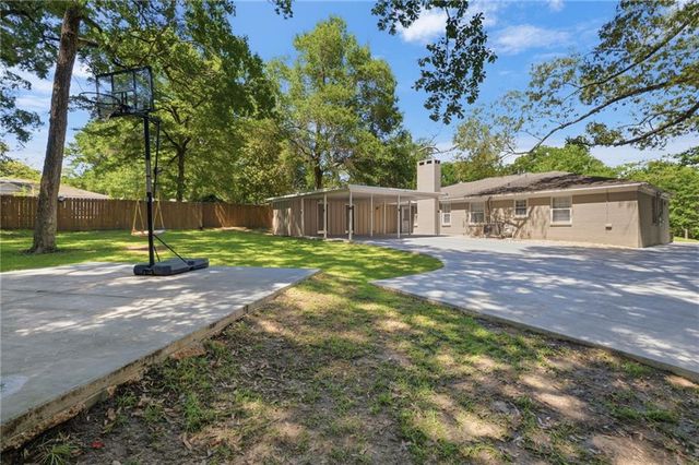 2660 Woodcliff Drive E, Mobile, AL 36693