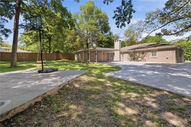 2660 Woodcliff Drive E, Mobile, AL 36693