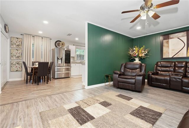 2660 Woodcliff Drive E, Mobile, AL 36693