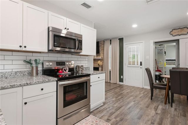 2660 Woodcliff Drive E, Mobile, AL 36693