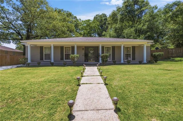2660 Woodcliff Drive E, Mobile, AL 36693