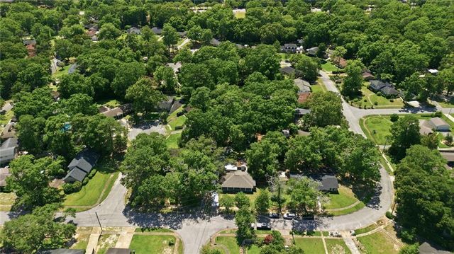 2660 Woodcliff Drive E, Mobile, AL 36693