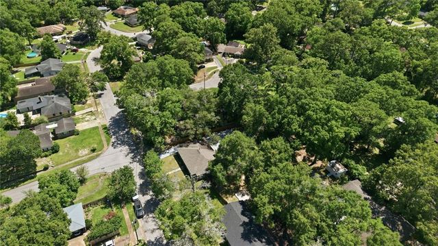 2660 Woodcliff Drive E, Mobile, AL 36693
