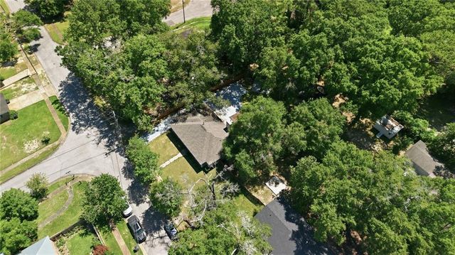 2660 Woodcliff Drive E, Mobile, AL 36693
