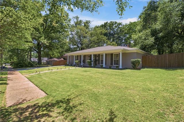 2660 Woodcliff Drive E, Mobile, AL 36693