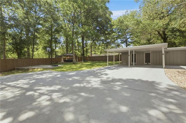 2660 Woodcliff Drive E, Mobile, AL 36693