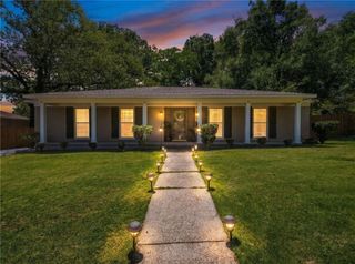 2660 Woodcliff Drive E, Mobile, AL 36693