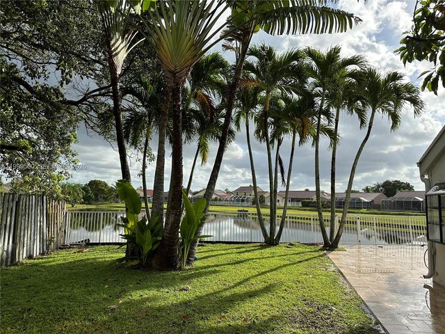 9841 Ridgecreek Rd, Boca Raton, FL 33496