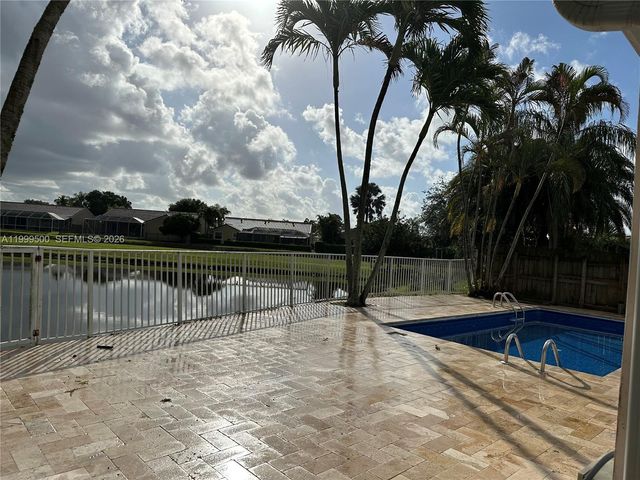 9841 Ridgecreek Rd, Boca Raton, FL 33496