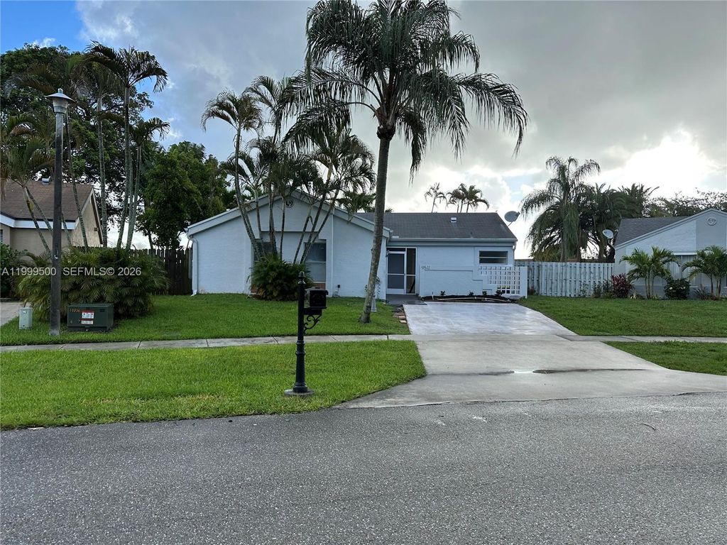9841 Ridgecreek Rd, Boca Raton, FL 33496
