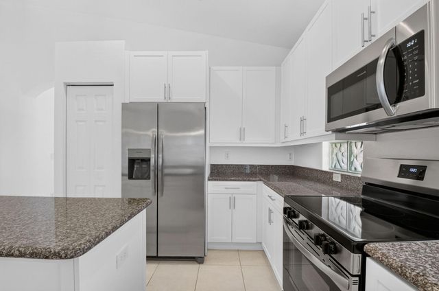 8107 BELLAFIORE Way, Boynton Beach, FL 33472