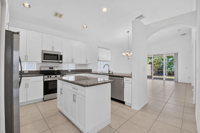 8107 BELLAFIORE Way, Boynton Beach, FL 33472