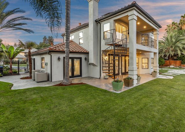 5721 W Prospect Drive, Visalia, CA 93291