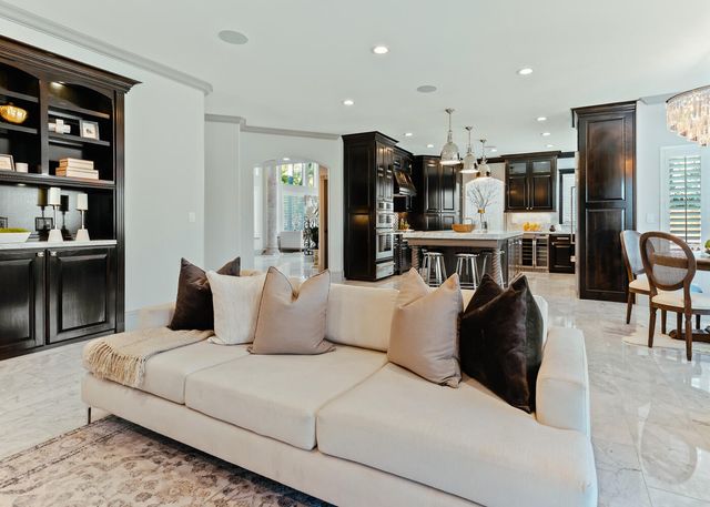 5721 W Prospect Drive, Visalia, CA 93291