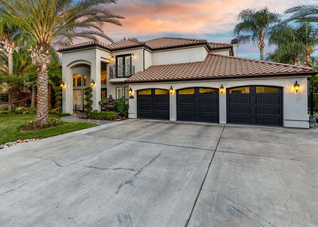 5721 W Prospect Drive, Visalia, CA 93291