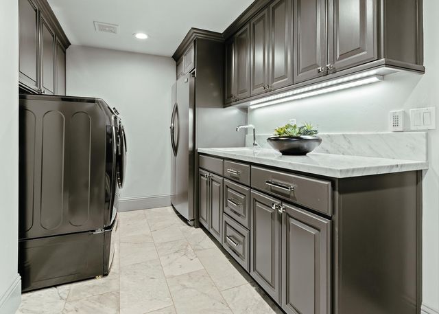 5721 W Prospect Drive, Visalia, CA 93291