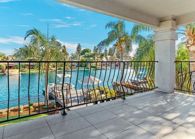 5721 W Prospect Drive, Visalia, CA 93291