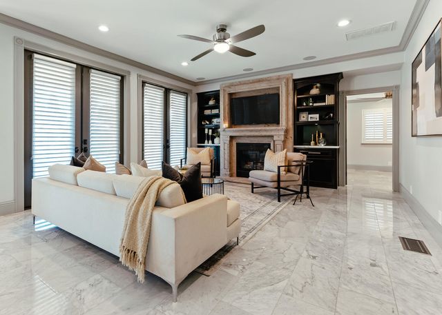 5721 W Prospect Drive, Visalia, CA 93291