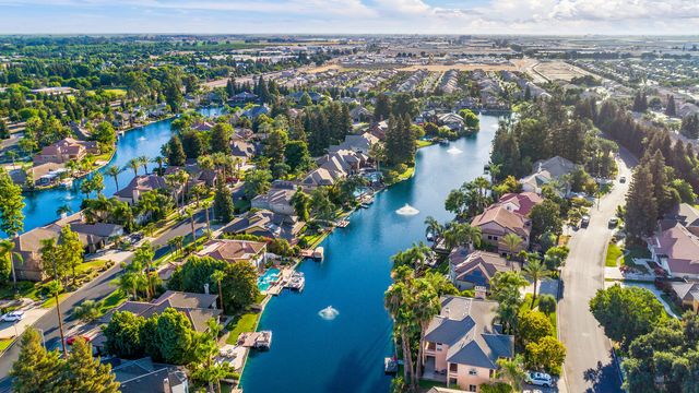 5721 W Prospect Drive, Visalia, CA 93291