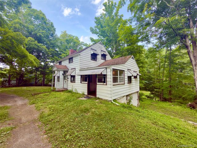 126 S Quaker Lane, Hyde Park, NY 12538