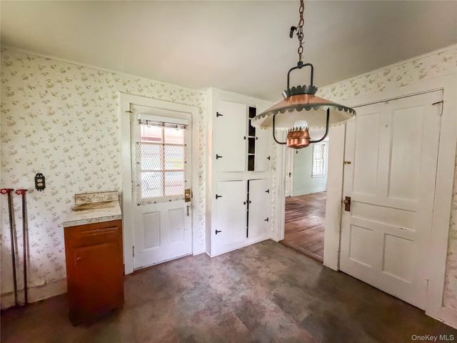 126 S Quaker Lane, Hyde Park, NY 12538