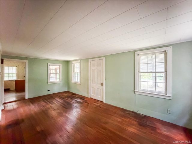 126 S Quaker Lane, Hyde Park, NY 12538