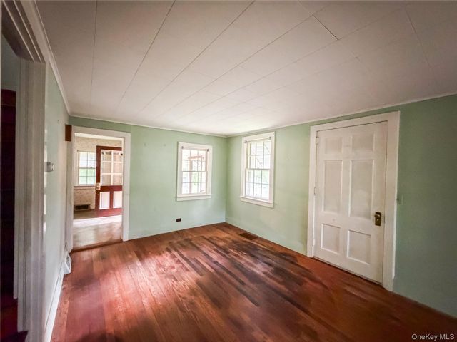 126 S Quaker Lane, Hyde Park, NY 12538