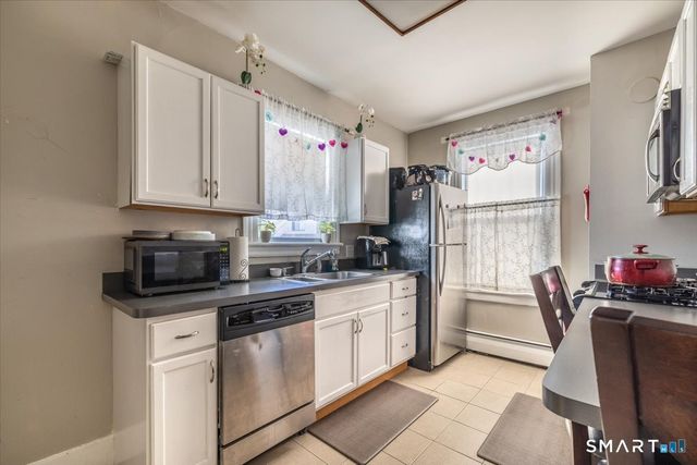 25 Westfield Avenue, Bridgeport, CT 06606