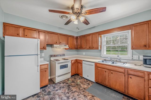410 S SEMINARY ST, Charles Town, WV 25414
