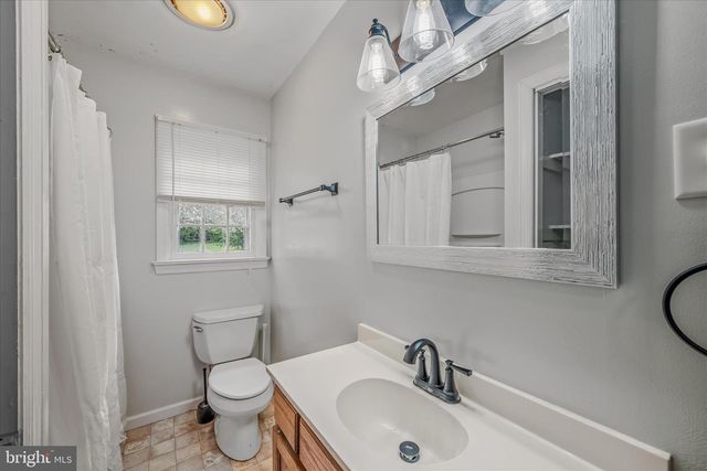 410 S SEMINARY ST, Charles Town, WV 25414