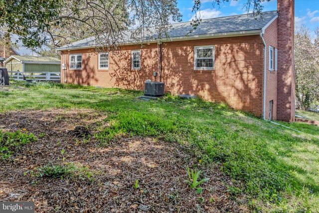 410 S SEMINARY ST, Charles Town, WV 25414