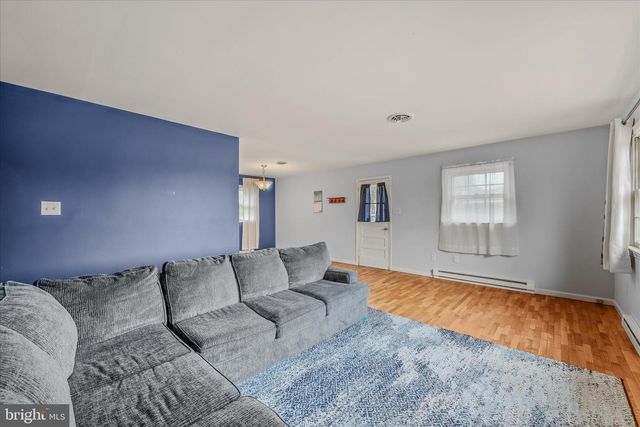410 S SEMINARY ST, Charles Town, WV 25414