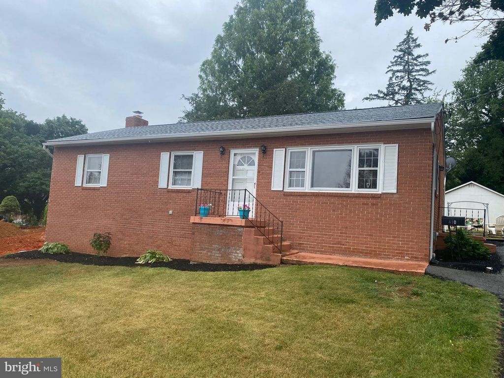 410 S SEMINARY ST, Charles Town, WV 25414