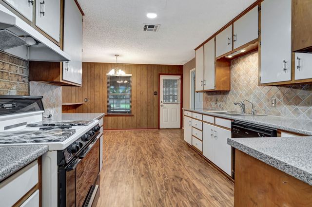 319 Allen Drive, Justin, TX 76247